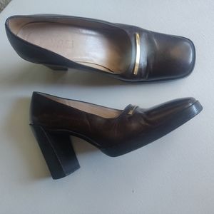 Vintage Gucci Brown Leather & Gold Metal 4” Heel Pumps Size 36.5 C Italy